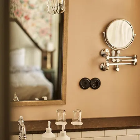 Savoy 1918, A Member Of Small Luxury Of The World Hotell 5*