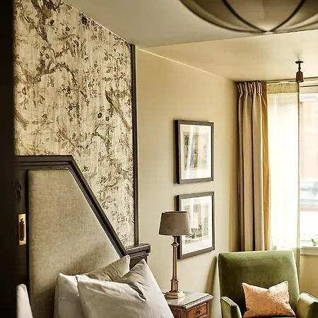 Savoy 1918, A Member Of Small Luxury Of The World Hotell